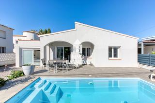 Maison  Bahia 68. Villa reformada con piscina privada y licencia turística a 200 m Maison  Bahia 68. Villa reformada con piscina privada y licencia turística a 200 m