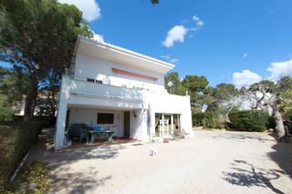 Chalet en Avinguda pratdip, 53. Gran chalet independiente Chalet en Avinguda pratdip, 53. Gran chalet independiente
