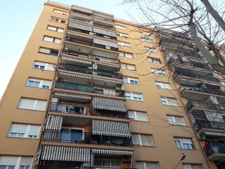 Piso en Centre. Piso con 3 habitaciones y ascensor Piso en Centre. Piso con 3 habitaciones y ascensor