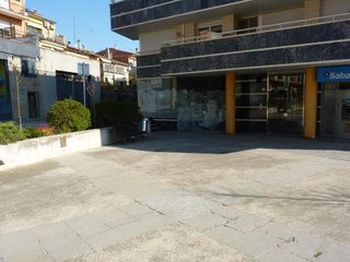 Lloguer Local Comercial en Caputxins-Ambulatori Lloguer Local Comercial en Caputxins-Ambulatori