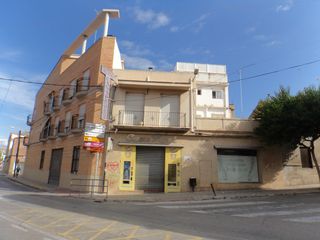 Casa Calle ample. Piso y bajo con negocio y garaje Casa Calle ample. Piso y bajo con negocio y garaje