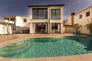 Affitto stagionale Casa in Carrer creus, 50. Villa al canal empuriabrava Affitto stagionale Casa in Carrer creus, 50. Villa al canal empuriabrava