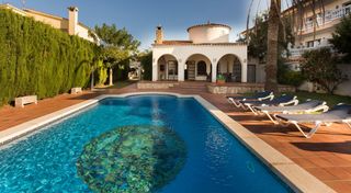 Alquiler de Temporada Casa Carrer freser. Villa al canal empuriabrava Alquiler de Temporada Casa Carrer freser. Villa al canal empuriabrava
