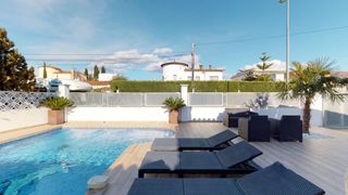 Lloguer de temporada Casa Carrer peni. Villa planta baja empuriabrava Lloguer de temporada Casa Carrer peni. Villa planta baja empuriabrava