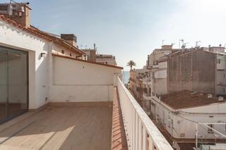 Lloguer Àtic Primer de maig. Ático a pocos metros de la playa Lloguer Àtic Primer de maig. Ático a pocos metros de la playa
