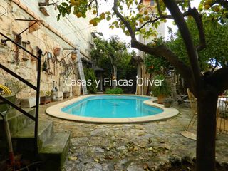 Chalet Centro. Gran casa con piscina y jardín Chalet Centro. Gran casa con piscina y jardín