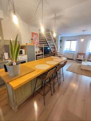Lloguer Pis Calle santa maría. Apartamento de dos niveles con diseño abierto Lloguer Pis Calle santa maría. Apartamento de dos niveles con diseño abierto