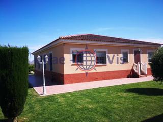 Chalet en Camino torrealvilla. Chalet independiente con parcela vallada y zonas ajardinadas Chalet en Camino torrealvilla. Chalet independiente con parcela vallada y zonas ajardinadas