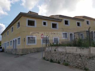 Édifice à Maria de la Salut. Edificio en construcción Édifice à Maria de la Salut. Edificio en construcción