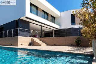 Lloguer Xalet  Carrer vicenç bou. Exclusiva villa moderna en playa daro, lujo, confort y diseño. Lloguer Xalet  Carrer vicenç bou. Exclusiva villa moderna en playa daro, lujo, confort y diseño.