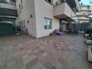 Rez-de-chaussée Carrer jaume balmes. Bajo 80 m2+terraza y jardin 180m Rez-de-chaussée Carrer jaume balmes. Bajo 80 m2+terraza y jardin 180m