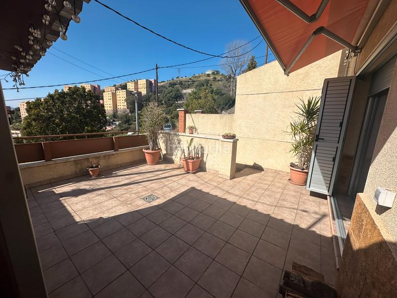 Foto 27b6c6fb-3372-4117-a91d-1b3ab64abfd7. Maison jumelée avec cheminée chauffage parking dans Santa Coloma de Gramenet Foto 27b6c6fb-3372-4117-a91d-1b3ab64abfd7. Maison jumelée avec cheminée chauffage parking dans Santa Coloma de Gramenet