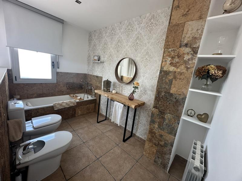 Foto 28d148be-6e58-4a5a-a692-d24ba679ebbf. Maison jumelée avec cheminée chauffage parking dans Santa Coloma de Gramenet Foto 28d148be-6e58-4a5a-a692-d24ba679ebbf. Maison jumelée avec cheminée chauffage parking dans Santa Coloma de Gramenet