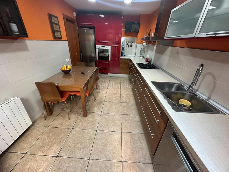 Foto 777b46ba-a98b-4fb6-9d41-25aba854e4b9. Maison jumelée avec cheminée chauffage parking dans Santa Coloma de Gramenet Foto 777b46ba-a98b-4fb6-9d41-25aba854e4b9. Maison jumelée avec cheminée chauffage parking dans Santa Coloma de Gramenet