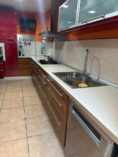 Foto b31fd959-0cc9-4fbf-be04-75b5fc410861. Maison jumelée avec cheminée chauffage parking dans Santa Coloma de Gramenet Foto b31fd959-0cc9-4fbf-be04-75b5fc410861. Maison jumelée avec cheminée chauffage parking dans Santa Coloma de Gramenet