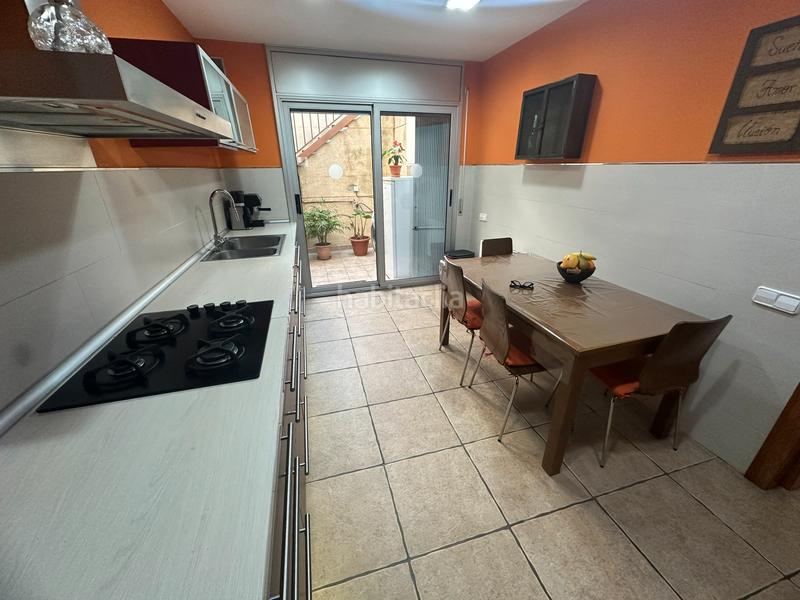 Foto fc5db62c-2abd-47b4-b261-2c4286ff57ae. Maison jumelée avec cheminée chauffage parking dans Santa Coloma de Gramenet Foto fc5db62c-2abd-47b4-b261-2c4286ff57ae. Maison jumelée avec cheminée chauffage parking dans Santa Coloma de Gramenet