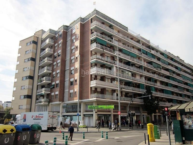 Foto c27bff7a-2c7d-4663-83fd-1e27bc48c0e2. Lloguer local comercial a Llefià Badalona Foto c27bff7a-2c7d-4663-83fd-1e27bc48c0e2. Lloguer local comercial a Llefià Badalona