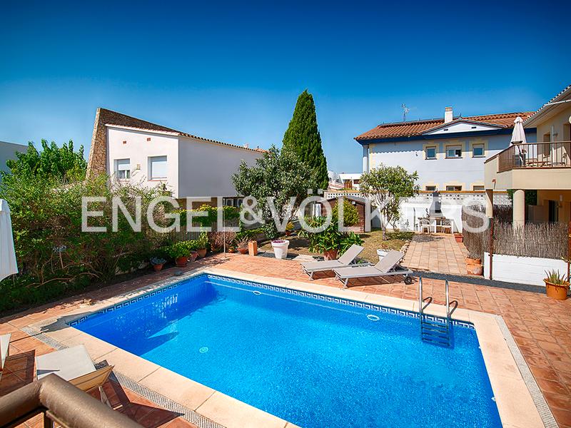 Foto 08883872-61d8-4ed0-ada6-bd9ac0b312c1. Casa edificios residenciales y comerciales excepcionales en Empuriabrava Foto 08883872-61d8-4ed0-ada6-bd9ac0b312c1. Casa edificios residenciales y comerciales excepcionales en Empuriabrava