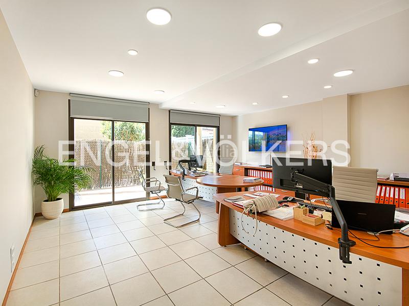 Foto 50c1e8e3-176b-4b12-b946-e25eba0fe906. Casa edificios residenciales y comerciales excepcionales en Empuriabrava Foto 50c1e8e3-176b-4b12-b946-e25eba0fe906. Casa edificios residenciales y comerciales excepcionales en Empuriabrava