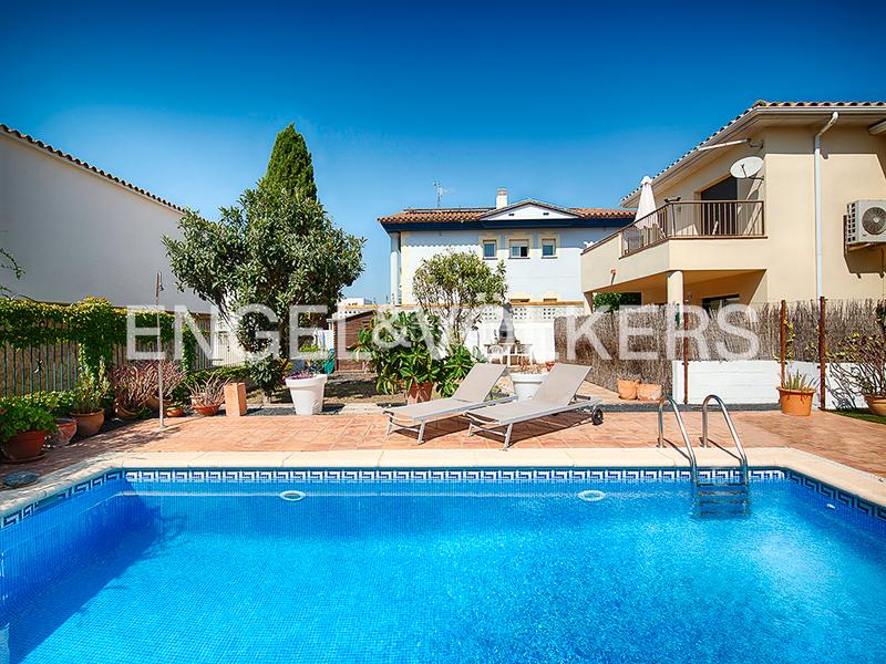 Foto 7c6b3ee7-b5cd-4927-b712-6bec2888e08b. Casa edificios residenciales y comerciales excepcionales en Empuriabrava Foto 7c6b3ee7-b5cd-4927-b712-6bec2888e08b. Casa edificios residenciales y comerciales excepcionales en Empuriabrava