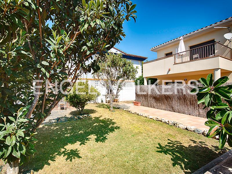 Foto 84361aa9-778c-4967-aeb0-b28fcc2e3d3c. Casa edificios residenciales y comerciales excepcionales en Empuriabrava Foto 84361aa9-778c-4967-aeb0-b28fcc2e3d3c. Casa edificios residenciales y comerciales excepcionales en Empuriabrava