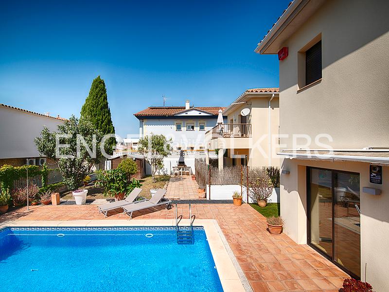 Foto 91a59d08-d0ab-4b48-b99b-a1d4c550ec71. Casa edificios residenciales y comerciales excepcionales en Empuriabrava Foto 91a59d08-d0ab-4b48-b99b-a1d4c550ec71. Casa edificios residenciales y comerciales excepcionales en Empuriabrava