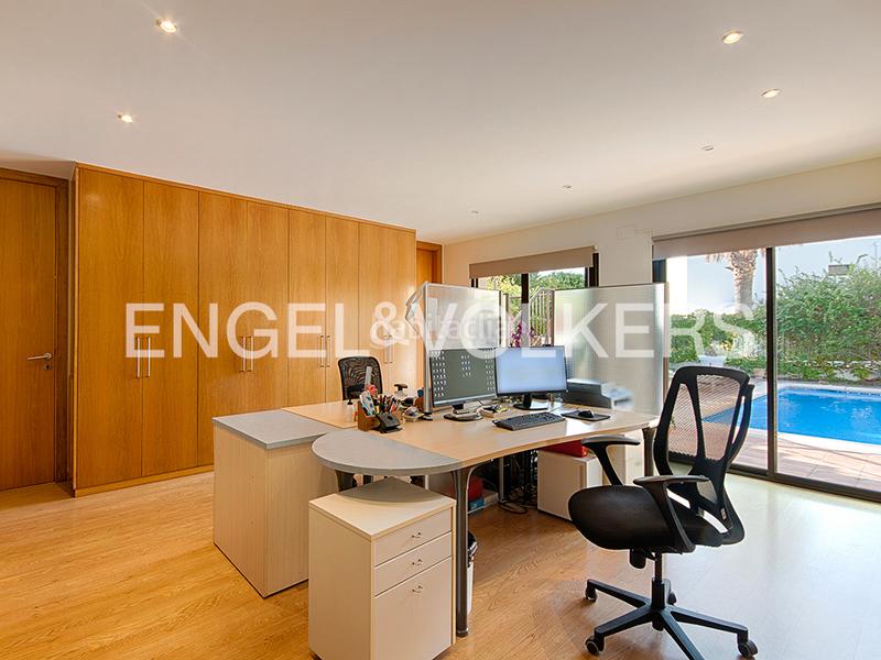 Foto a5629551-f3bd-4f5e-a144-4dfc59031e8f. Casa edificios residenciales y comerciales excepcionales en Empuriabrava Foto a5629551-f3bd-4f5e-a144-4dfc59031e8f. Casa edificios residenciales y comerciales excepcionales en Empuriabrava