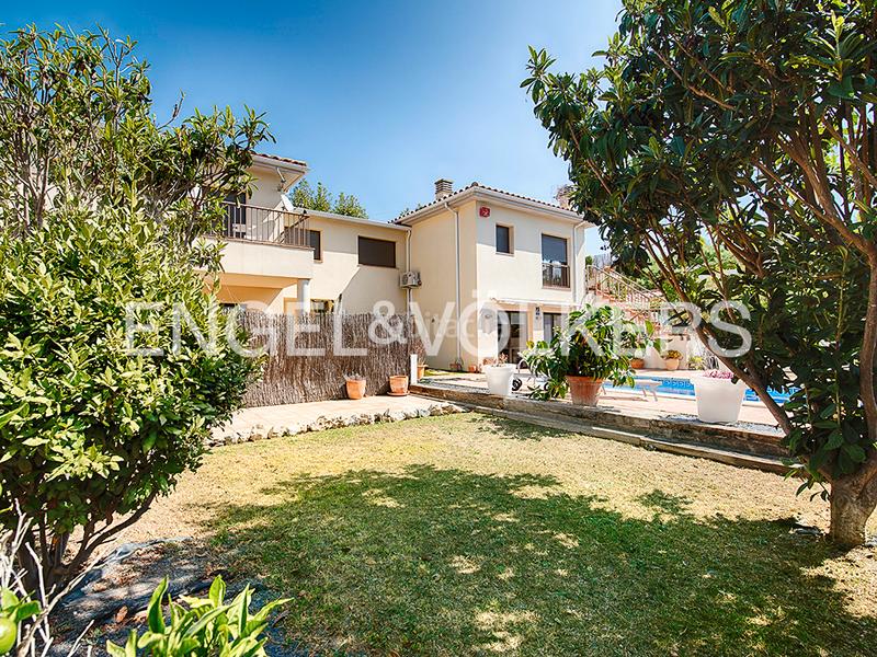 Foto a5eb40ff-9d20-4c3d-97f1-b17f662dbb04. Casa edificios residenciales y comerciales excepcionales en Empuriabrava Foto a5eb40ff-9d20-4c3d-97f1-b17f662dbb04. Casa edificios residenciales y comerciales excepcionales en Empuriabrava