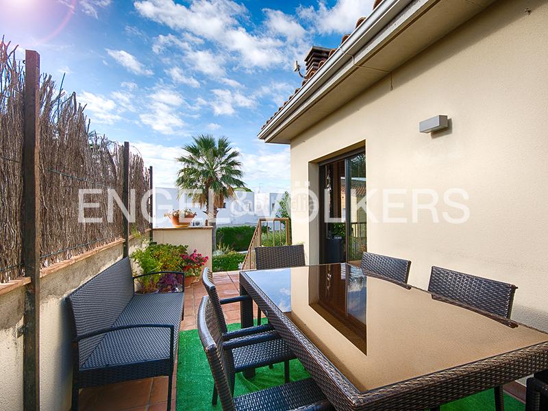 Foto d6a9dbe9-b98b-44c5-a540-e90738ecf4e5. Casa edificios residenciales y comerciales excepcionales en Empuriabrava Foto d6a9dbe9-b98b-44c5-a540-e90738ecf4e5. Casa edificios residenciales y comerciales excepcionales en Empuriabrava