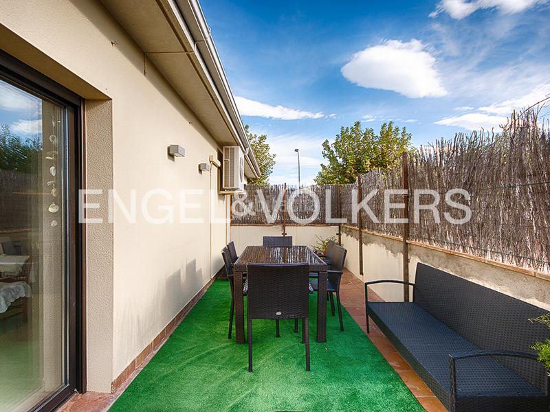 Foto e8929eaf-c907-4449-9dd8-301cbf2bc8d6. Casa edificios residenciales y comerciales excepcionales en Empuriabrava Foto e8929eaf-c907-4449-9dd8-301cbf2bc8d6. Casa edificios residenciales y comerciales excepcionales en Empuriabrava