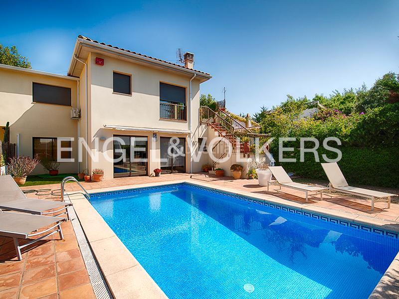 Foto fb26af91-c75c-42ad-b9c5-2da0e91d0a0c. Casa edificios residenciales y comerciales excepcionales en Empuriabrava Foto fb26af91-c75c-42ad-b9c5-2da0e91d0a0c. Casa edificios residenciales y comerciales excepcionales en Empuriabrava