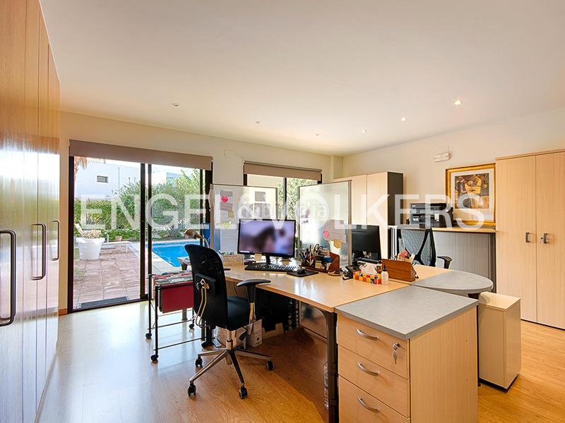 Foto ffaa1054-f44c-4ff4-a4aa-4b14f9548e5c. Casa edificios residenciales y comerciales excepcionales en Empuriabrava Foto ffaa1054-f44c-4ff4-a4aa-4b14f9548e5c. Casa edificios residenciales y comerciales excepcionales en Empuriabrava