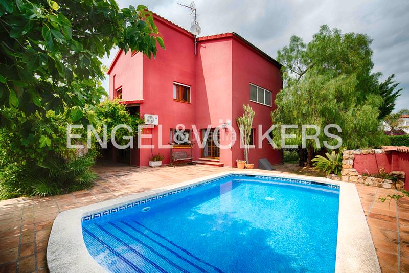 Foto 25237612-eac8-4c75-b165-6f3bed7dee30. Chalet tu oasis de tranquilidad en Carmençó Empuriabrava Foto 25237612-eac8-4c75-b165-6f3bed7dee30. Chalet tu oasis de tranquilidad en Carmençó Empuriabrava