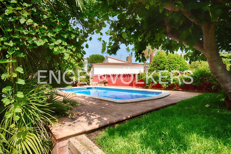 Foto 2a3eaac3-21e2-473f-a57a-4a9a63f9aef0. Chalet tu oasis de tranquilidad en Carmençó Empuriabrava Foto 2a3eaac3-21e2-473f-a57a-4a9a63f9aef0. Chalet tu oasis de tranquilidad en Carmençó Empuriabrava