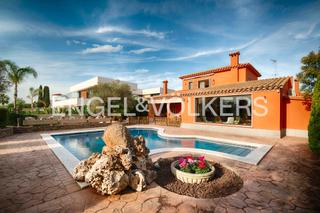 Chalet  Carrer pení. Encantadora casa con dos amarres y piscina en sector exclusivo Chalet  Carrer pení. Encantadora casa con dos amarres y piscina en sector exclusivo