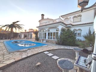 Chalet en Centre. Chalet independiente + apartamneto de 293m en parcela de 935m en Chalet en Centre. Chalet independiente + apartamneto de 293m en parcela de 935m en