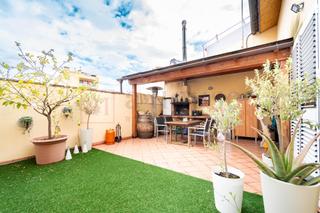 Xalet  Carrer salvany. Casa para entrar a vivir con dos grandes terrazas en l eixample Xalet  Carrer salvany. Casa para entrar a vivir con dos grandes terrazas en l eixample