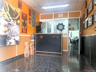 Location Local commercial à Carrer de llevant 82. Local en alquiler. disponible a partir de 1 de octubre. Location Local commercial à Carrer de llevant 82. Local en alquiler. disponible a partir de 1 de octubre.