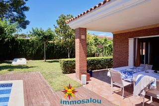 Casa aparellada Zona estival. Casa pareada con piscina Casa aparellada Zona estival. Casa pareada con piscina