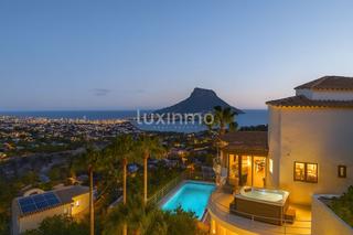 Xalet a Maryvilla. Villa reformada de 5 dormitorios con vistas panorámicas al mar e Xalet a Maryvilla. Villa reformada de 5 dormitorios con vistas panorámicas al mar e