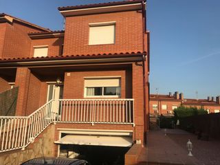 Casa adosada Carrer bernat selles. Casa en martorell Casa adosada Carrer bernat selles. Casa en martorell