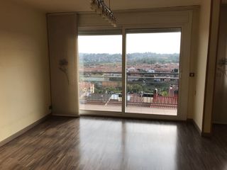 Location Appartement Carrer sant antoni. Pis de 5 habitacions al centre Location Appartement Carrer sant antoni. Pis de 5 habitacions al centre