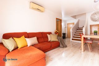 Duplex à Carrer sant genis de rocafort, 10. Dúplex amb terrassa Duplex à Carrer sant genis de rocafort, 10. Dúplex amb terrassa