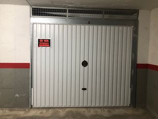 Posto auto Carrer sant maurici. Garatge tancat Posto auto Carrer sant maurici. Garatge tancat