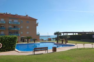 Apartamento en Carrer ronda del mar, 56. Piso con piscina frente de playa Apartamento en Carrer ronda del mar, 56. Piso con piscina frente de playa