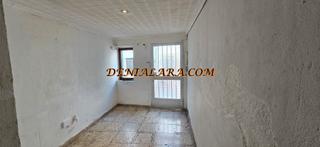 Casa adossada a Centro Urbano. Se vende casa de pueblo para reformar en pleno centro de denia. Casa adossada a Centro Urbano. Se vende casa de pueblo para reformar en pleno centro de denia.