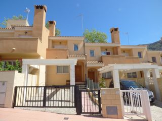 Casa adosada en Calle angel llorca, 32. Amueblado y muy buen estado Casa adosada en Calle angel llorca, 32. Amueblado y muy buen estado