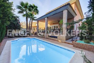 Chalet en Avenida fotografo francisco cano, 57. Engel & völkers alicante Chalet en Avenida fotografo francisco cano, 57. Engel & völkers alicante
