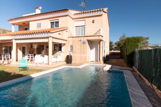 Chalet  Carrer dels traginers 569. Chalet con jardín y piscina Chalet  Carrer dels traginers 569. Chalet con jardín y piscina