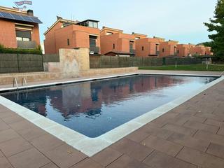 Casa en Santa Perpètua de Mogoda. Magnifica casa en santa perpetua de mogoda con piscina y terraza Casa en Santa Perpètua de Mogoda. Magnifica casa en santa perpetua de mogoda con piscina y terraza